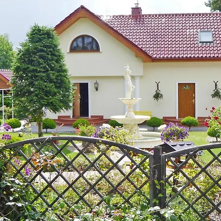 Comfortable With A Large Garden بيت للعطل *